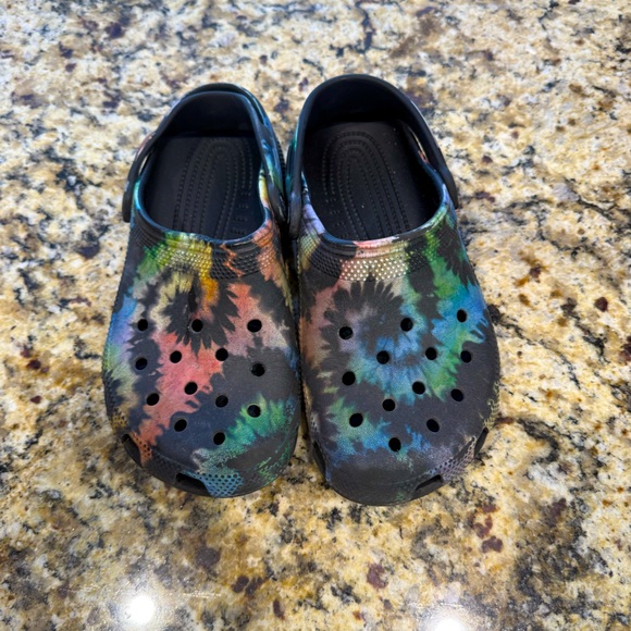 CROCS Other - Crocs Kids Tie-Dye Clogs Size 3